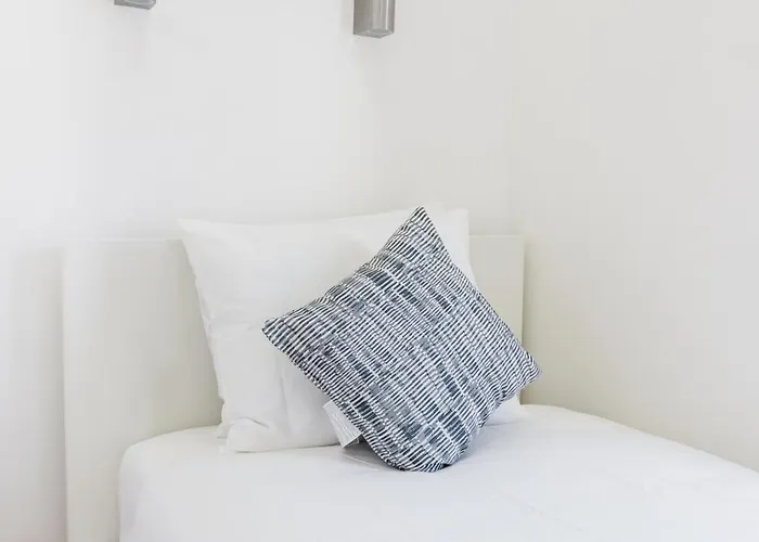 - Marques De Pombal *